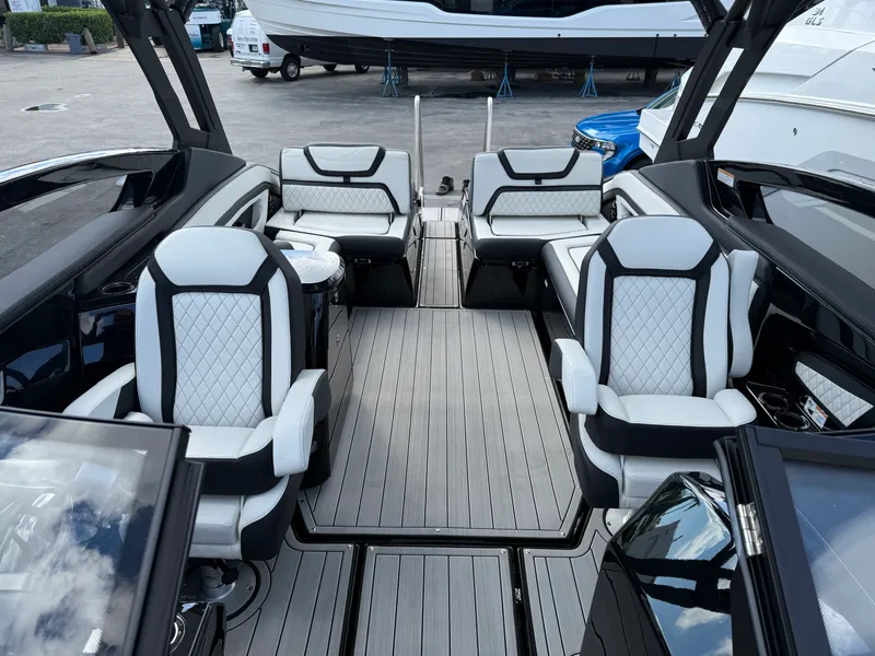 Slide: The Image of Yamaha 275SD 2025 - 8