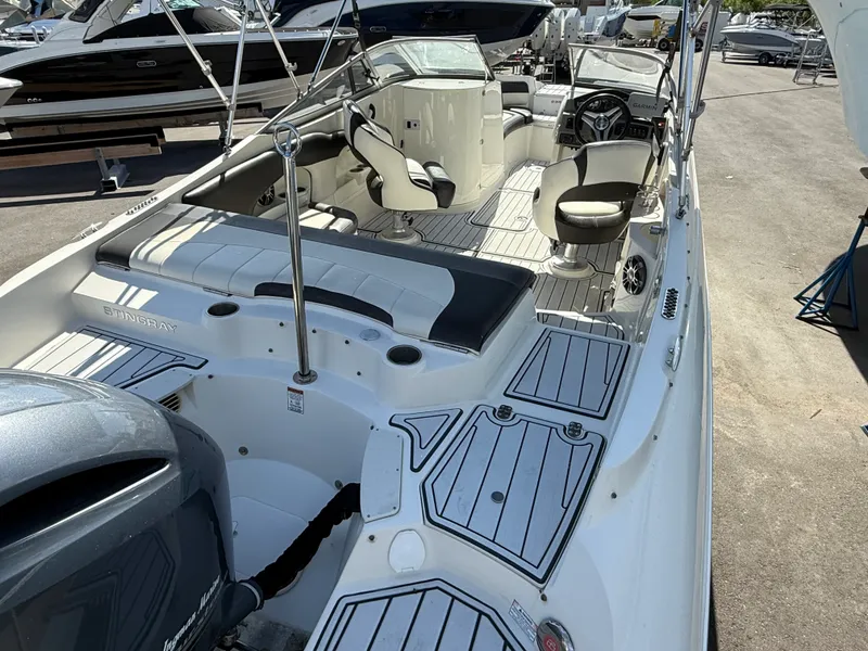 Slide: The Image of Stingray 234LR 2019 - 10