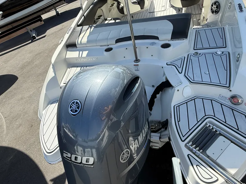 Slide: The Image of Stingray 234LR 2019 - 11