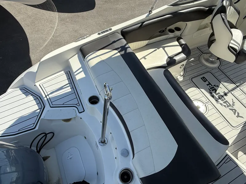 Slide: The Image of Stingray 234LR 2019 - 12