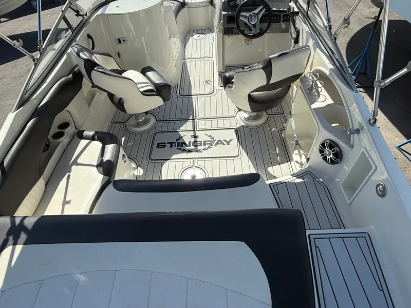 Slide: The Image of Stingray 234LR 2019 - 14