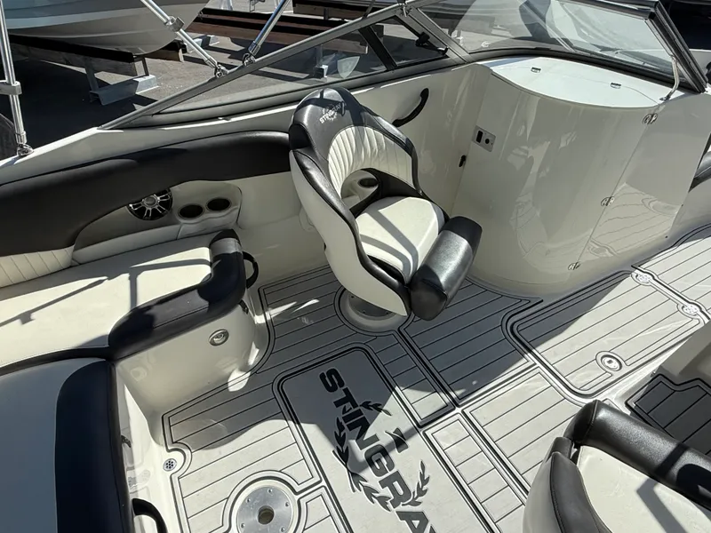 Slide: The Image of Stingray 234LR 2019 - 15