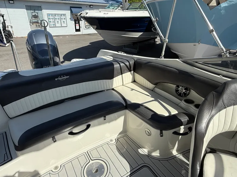 Slide: The Image of Stingray 234LR 2019 - 16