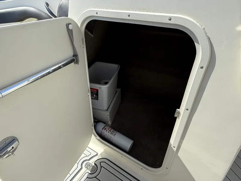 Slide: The Image of Stingray 234LR 2019 - 20