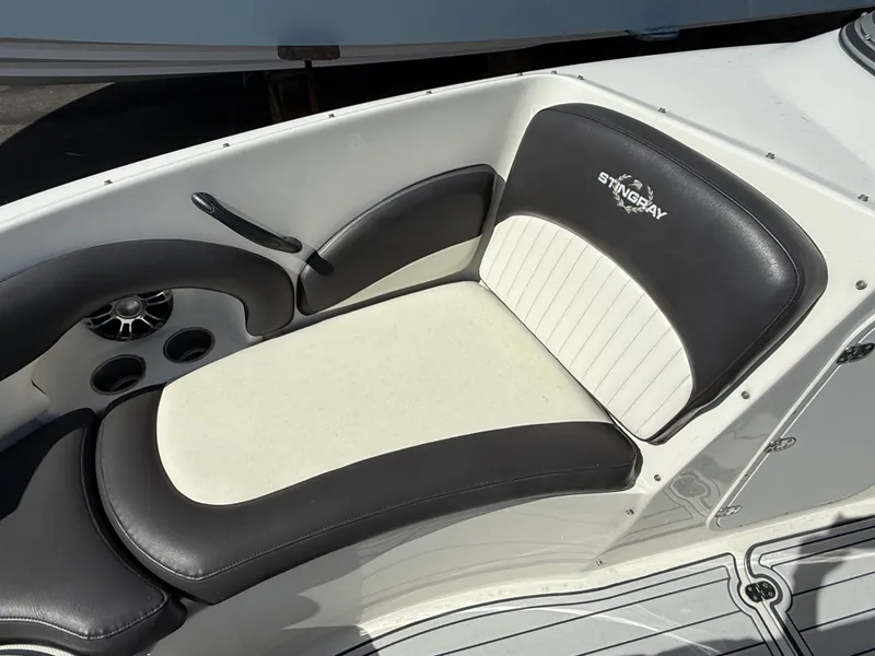 Slide: The Image of Stingray 234LR 2019 - 23