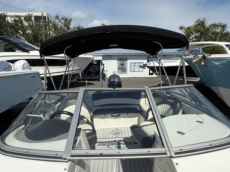 Slide: The Image of Stingray 234LR 2019 - 24