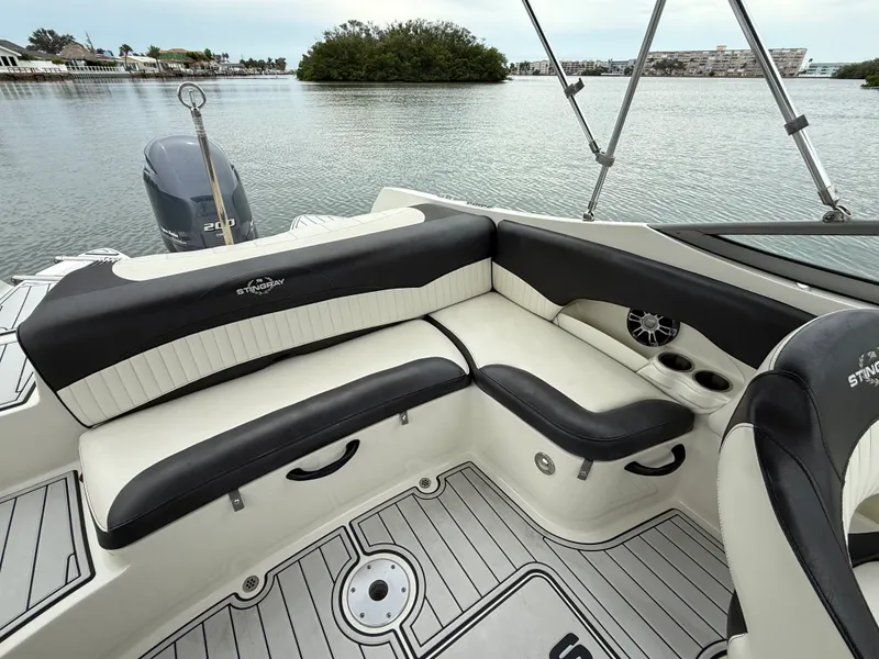 Slide: The Image of Stingray 234LR 2019 - 29