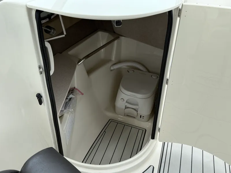 Slide: The Image of Stingray 234LR 2019 - 36