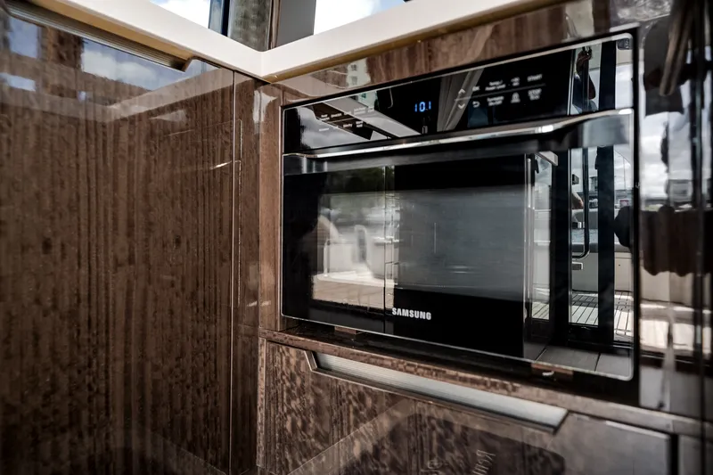 Slide: The Image of Galeon 500 FLY 2024 - 32