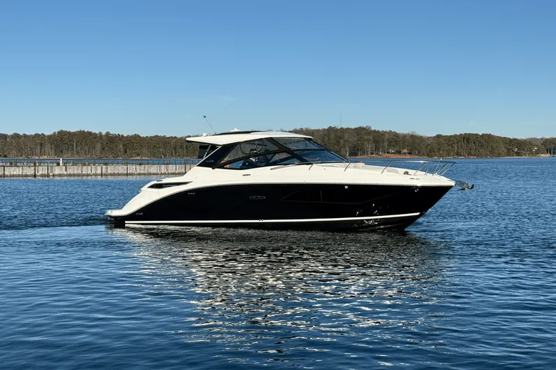 Slide: The Image of Sea Ray 320 SUNDANCER 2023 - 19