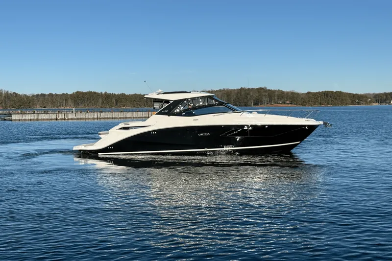 Slide: The Image of Sea Ray 320 SUNDANCER 2023 - 2