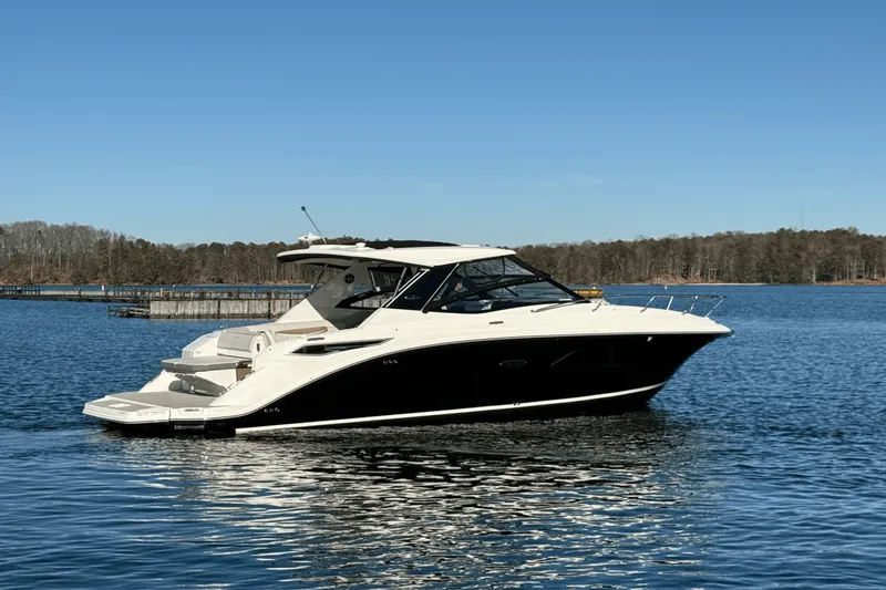 Slide: The Image of Sea Ray 320 SUNDANCER 2023 - 22