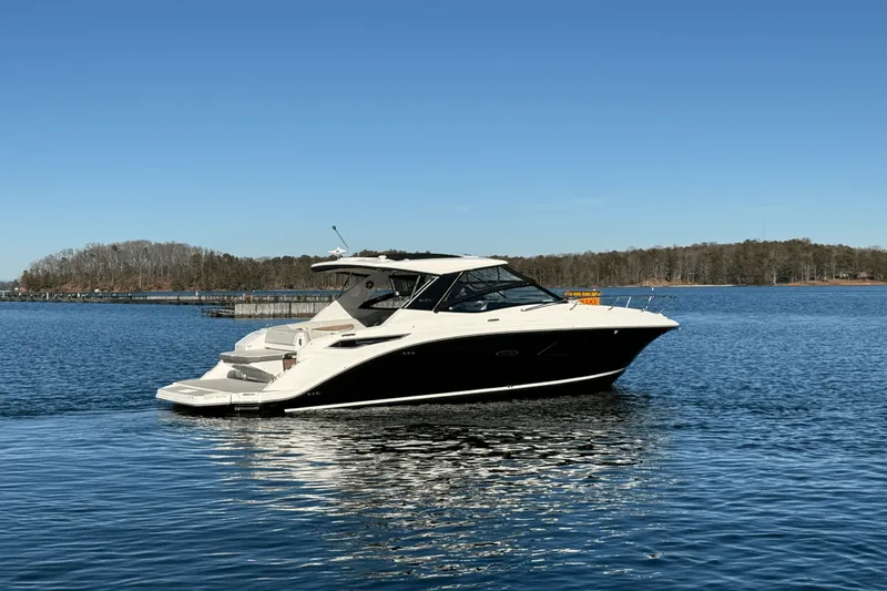 Slide: The Image of Sea Ray 320 SUNDANCER 2023 - 23