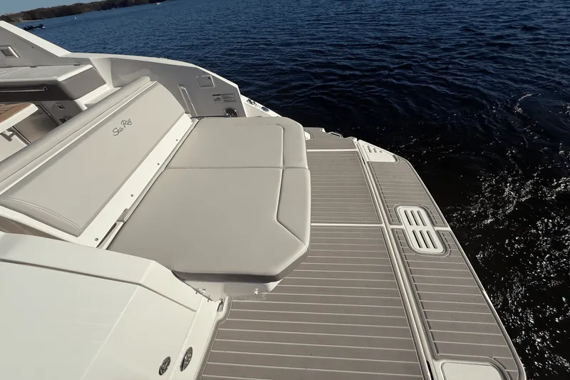 Slide: The Image of Sea Ray 320 SUNDANCER 2023 - 24