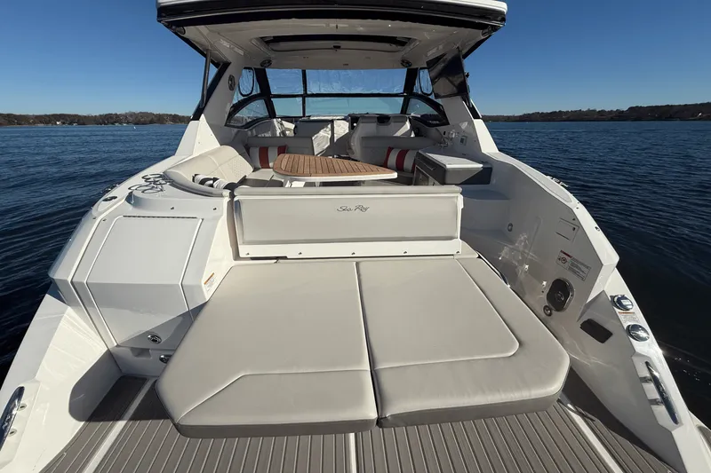 Slide: The Image of Sea Ray 320 SUNDANCER 2023 - 26