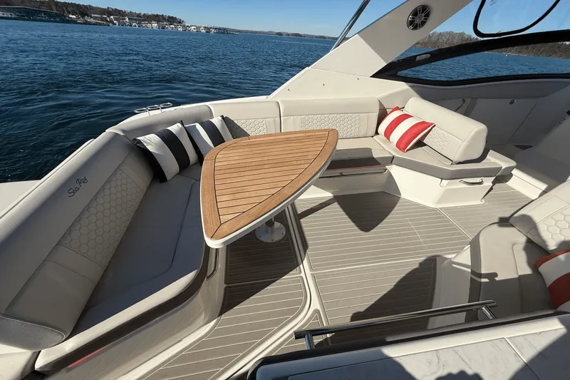Slide: The Image of Sea Ray 320 SUNDANCER 2023 - 34
