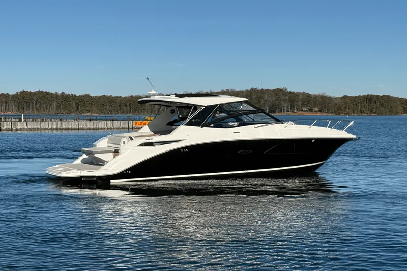 Slide: The Image of Sea Ray 320 SUNDANCER 2023 - 4