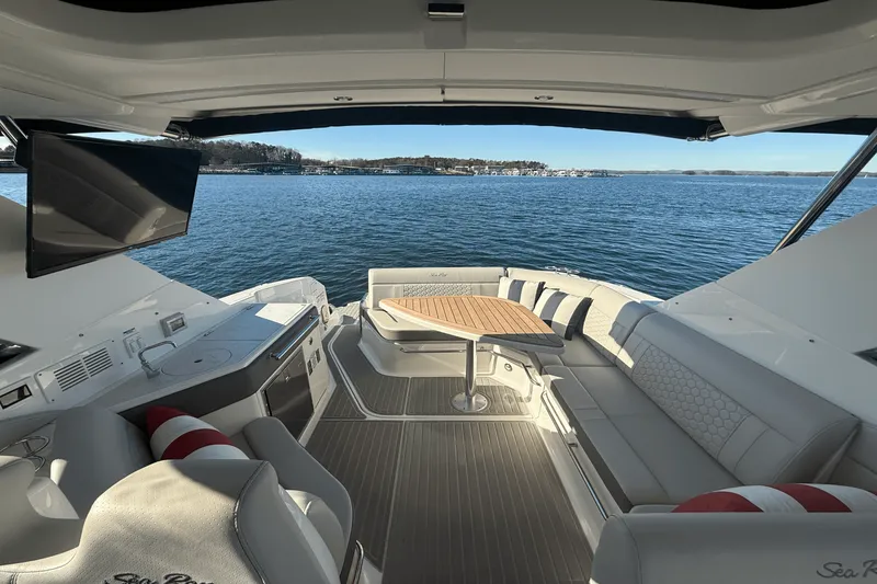Slide: The Image of Sea Ray 320 SUNDANCER 2023 - 41