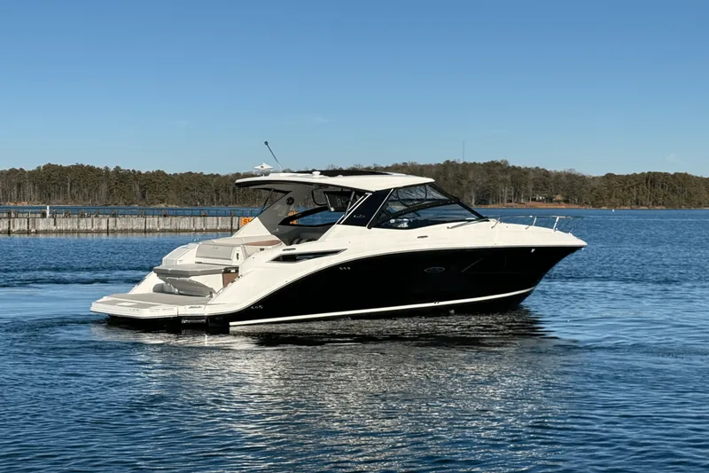Slide: The Image of Sea Ray 320 SUNDANCER 2023 - 5