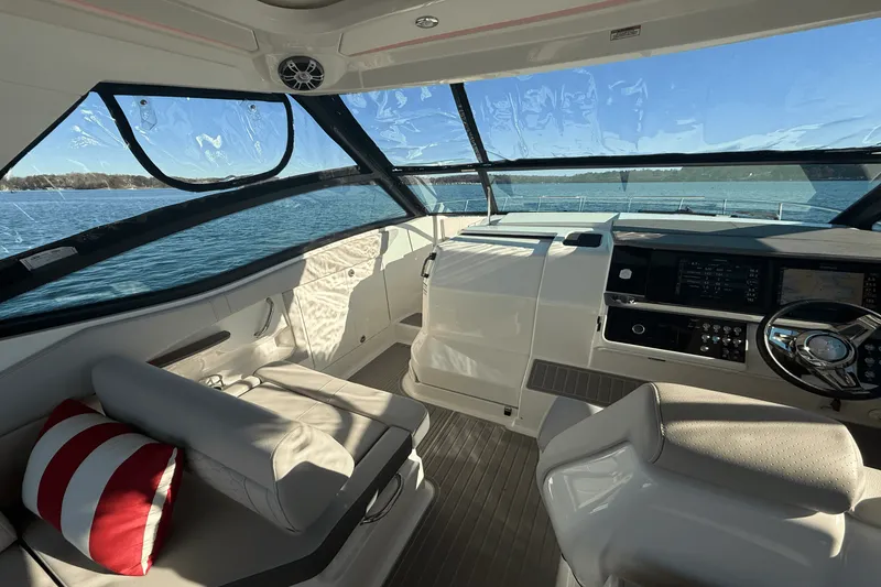 Slide: The Image of Sea Ray 320 SUNDANCER 2023 - 50