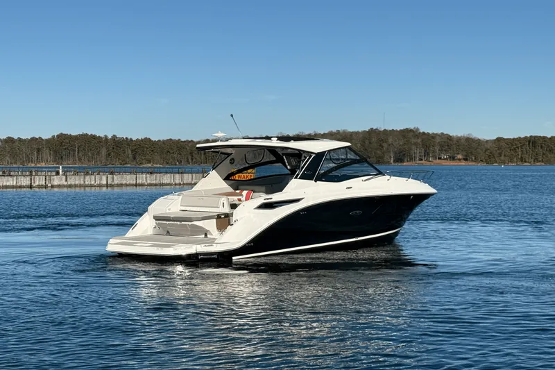 Slide: The Image of Sea Ray 320 SUNDANCER 2023 - 6