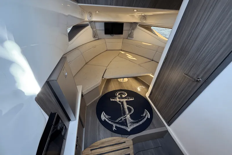 Slide: The Image of Sea Ray 320 SUNDANCER 2023 - 64