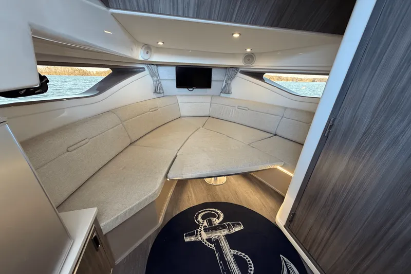 Slide: The Image of Sea Ray 320 SUNDANCER 2023 - 66