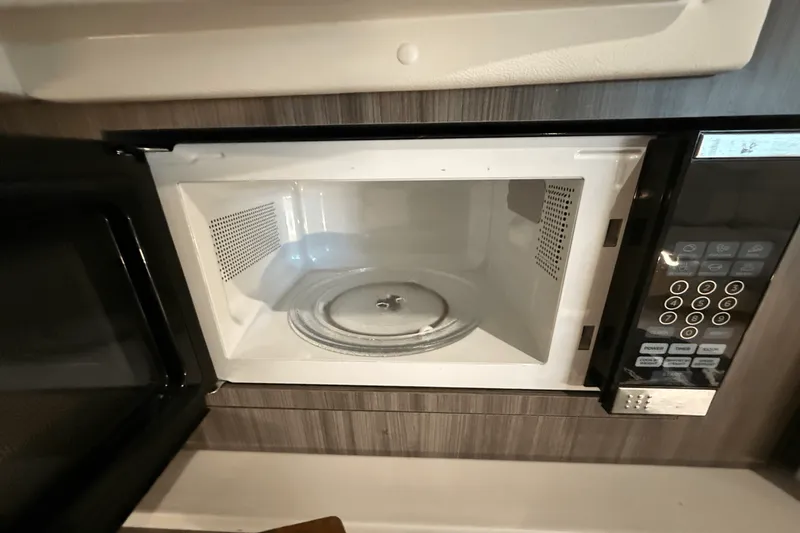 Slide: The Image of Sea Ray 320 SUNDANCER 2023 - 69