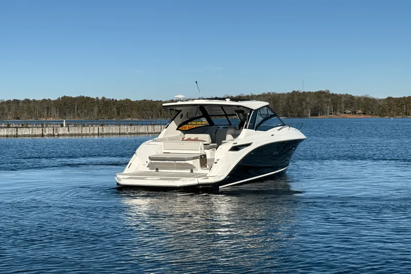 Slide: The Image of Sea Ray 320 SUNDANCER 2023 - 7
