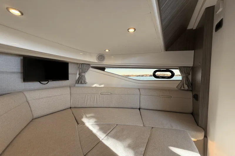 Slide: The Image of Sea Ray 320 SUNDANCER 2023 - 73