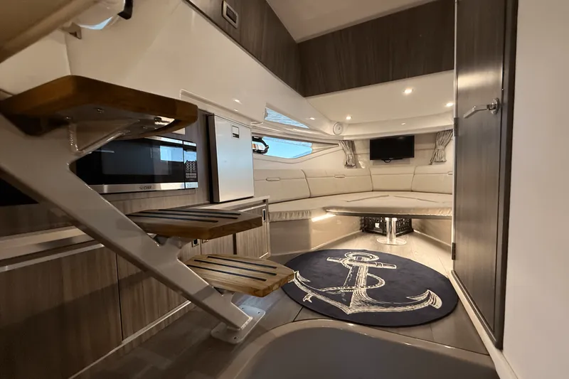 Slide: The Image of Sea Ray 320 SUNDANCER 2023 - 83