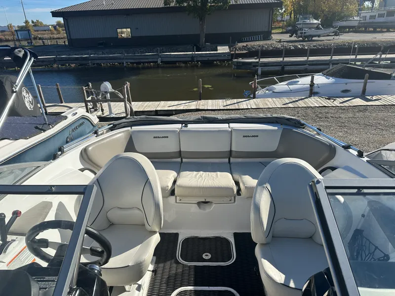 Slide: The Image of Sea-Doo CHALLENGER 180 2011 - 10