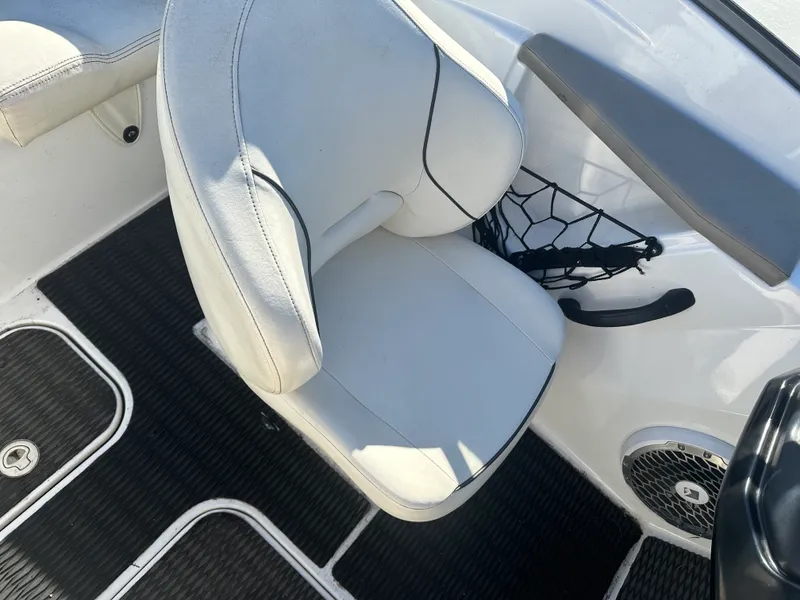 Slide: The Image of Sea-Doo CHALLENGER 180 2011 - 7