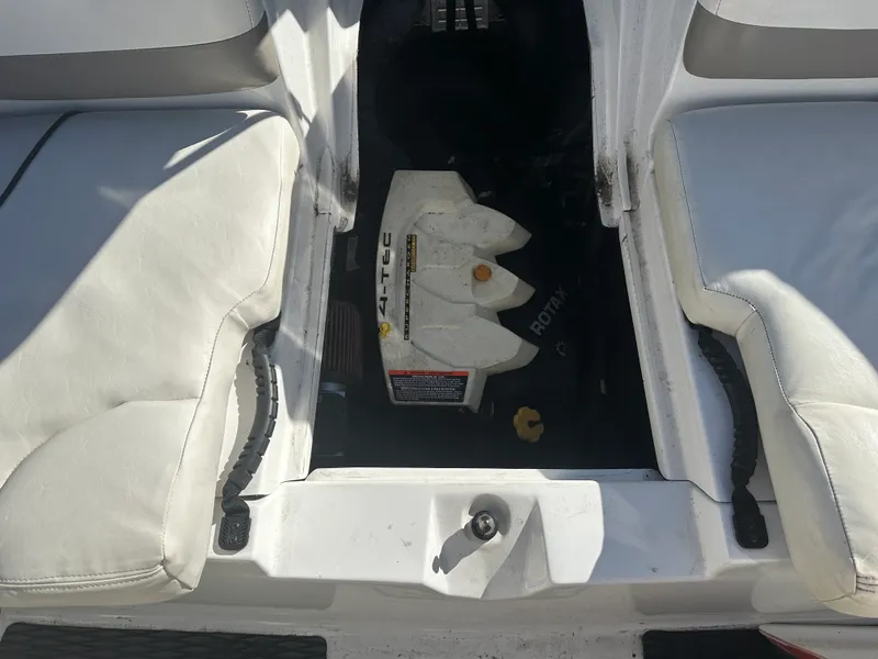 Slide: The Image of Sea-Doo CHALLENGER 180 2011 - 9