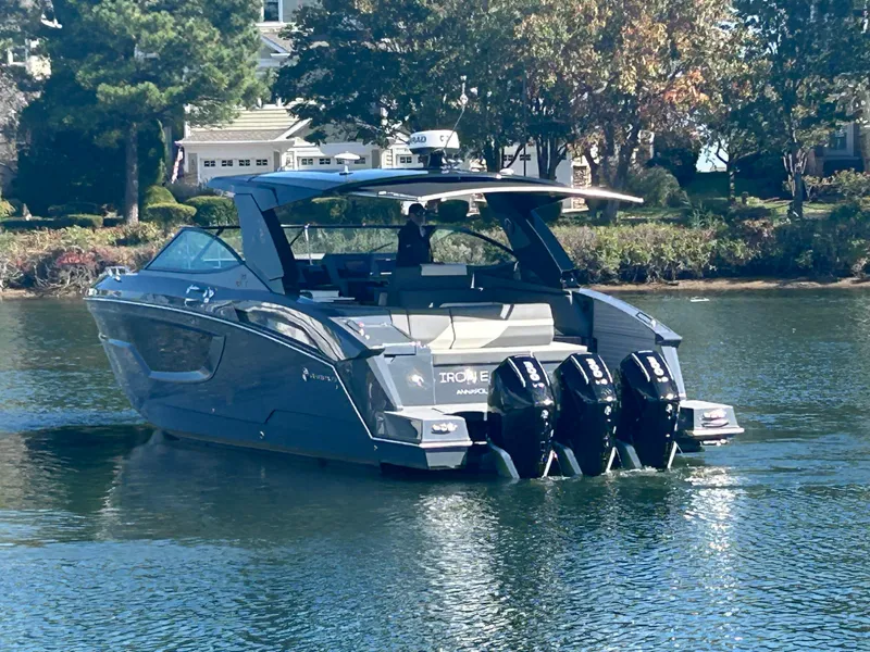 Slide: The Image of Cruisers 38 GLS-OB 2024 - 4