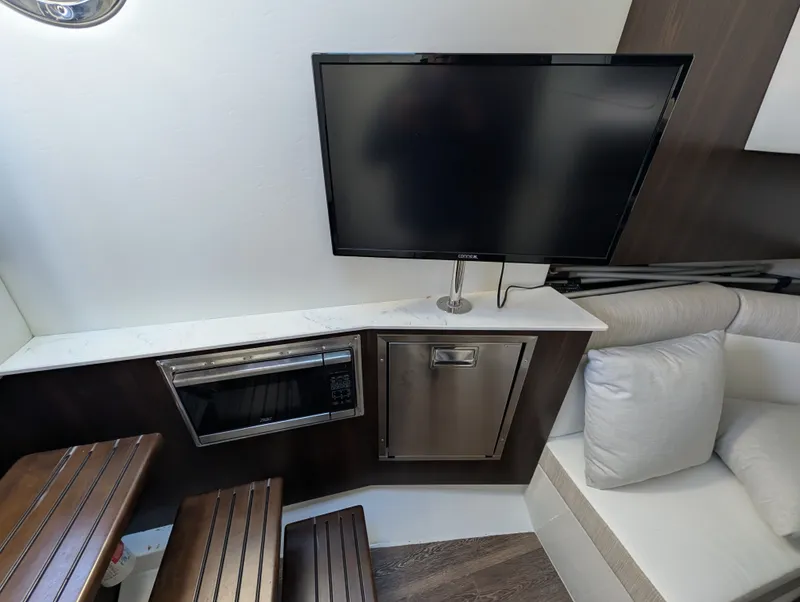 Slide: The Image of Cruisers 38 GLS-OB 2024 - 42