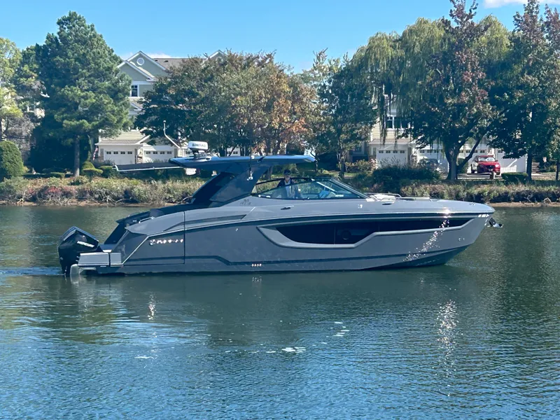 Slide: The Image of Cruisers Yachts 38 GLS-OB 2024 - 1