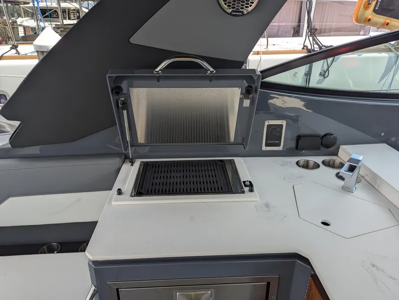 Slide: The Image of Cruisers Yachts 38 GLS-OB 2024 - 21