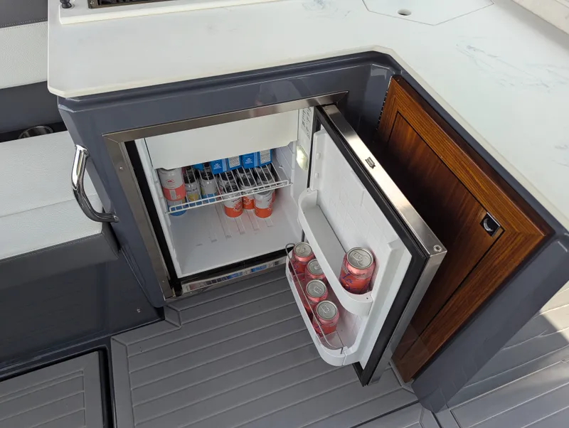 Slide: The Image of Cruisers Yachts 38 GLS-OB 2024 - 23