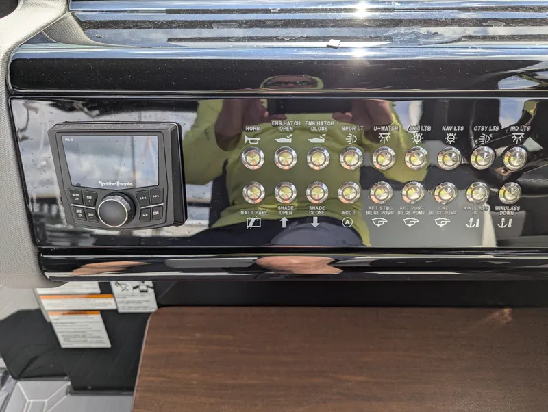 Slide: The Image of Cruisers Yachts 38 GLS-OB 2024 - 31