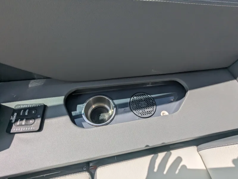 Slide: The Image of Cruisers Yachts 38 GLS-OB 2024 - 33