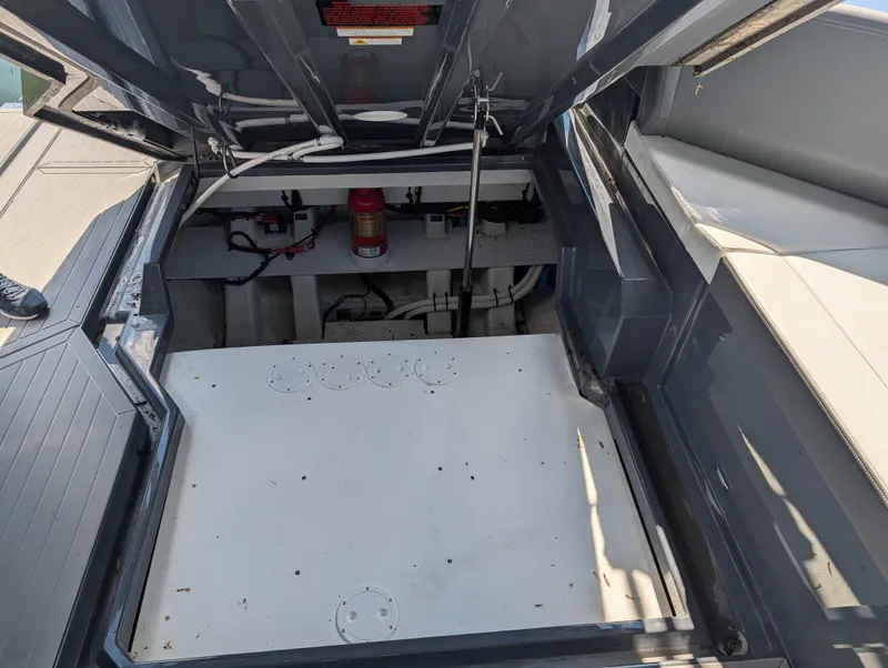 Slide: The Image of Cruisers Yachts 38 GLS-OB 2024 - 39