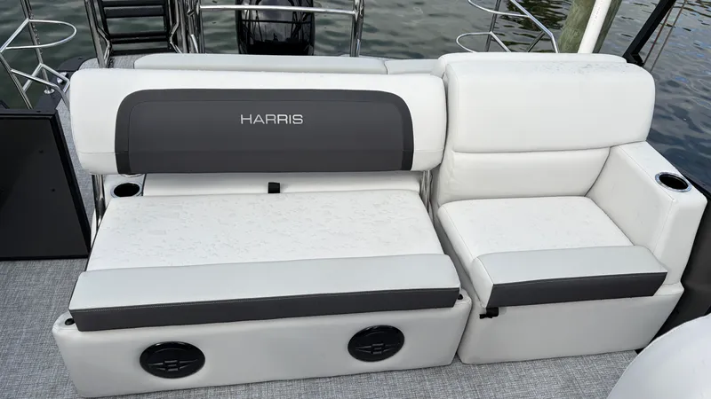 Slide: The Image of Harris Cruiser 230 2026 - 13
