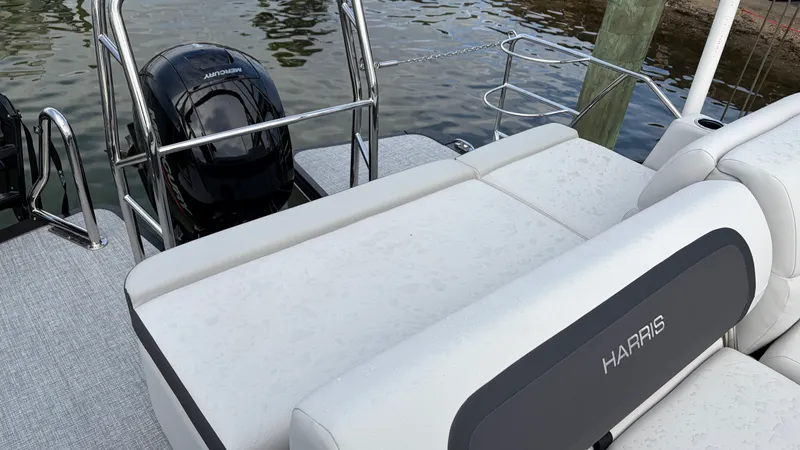 Slide: The Image of Harris Cruiser 230 2026 - 18