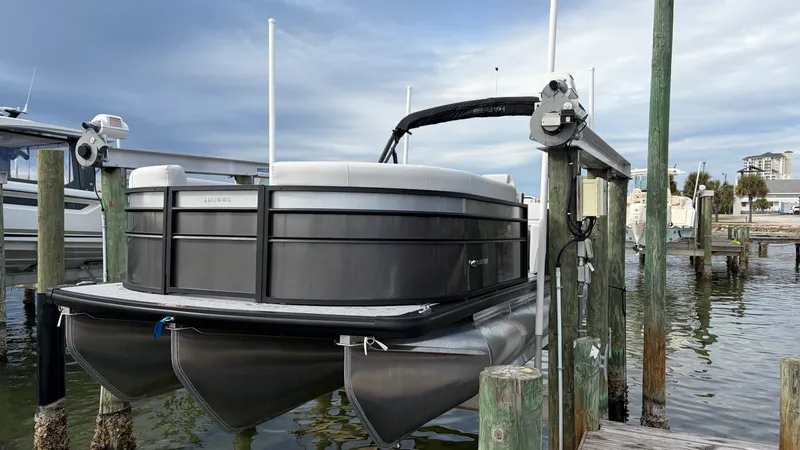 Slide: The Image of Harris Cruiser 230 2026 - 2