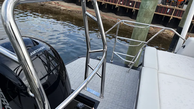 Slide: The Image of Harris Cruiser 230 2026 - 21
