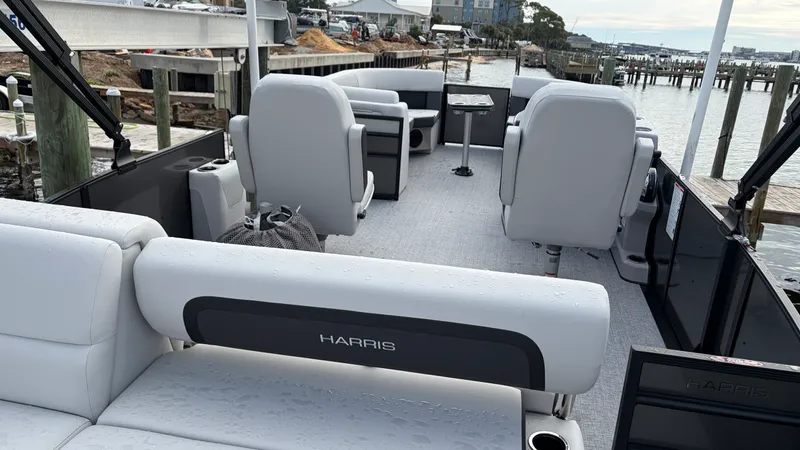Slide: The Image of Harris Cruiser 230 2026 - 23