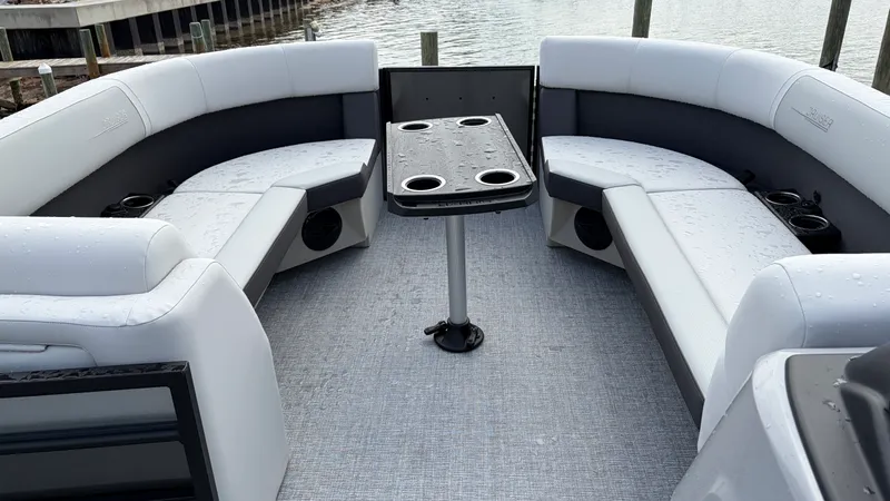 Slide: The Image of Harris Cruiser 230 2026 - 24