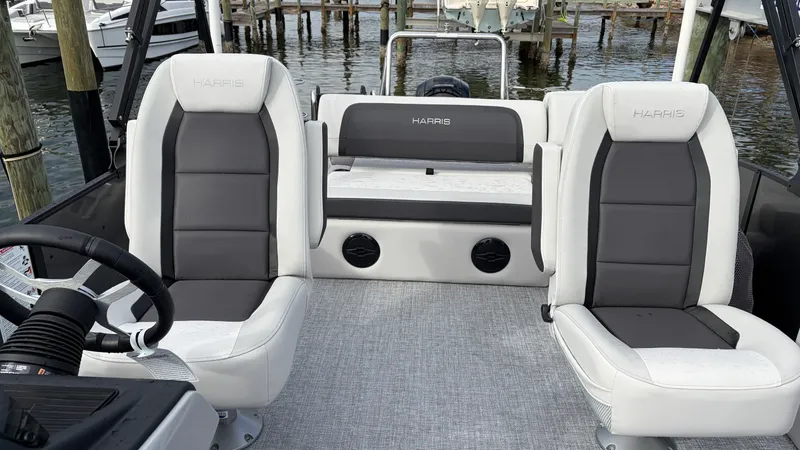 Slide: The Image of Harris Cruiser 230 2026 - 4