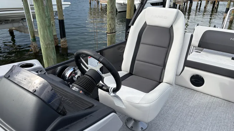 Slide: The Image of Harris Cruiser 230 2026 - 5